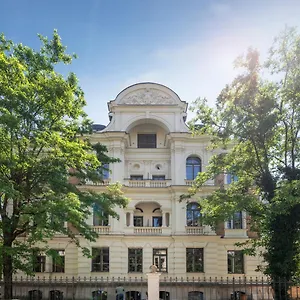 Uhland *** München