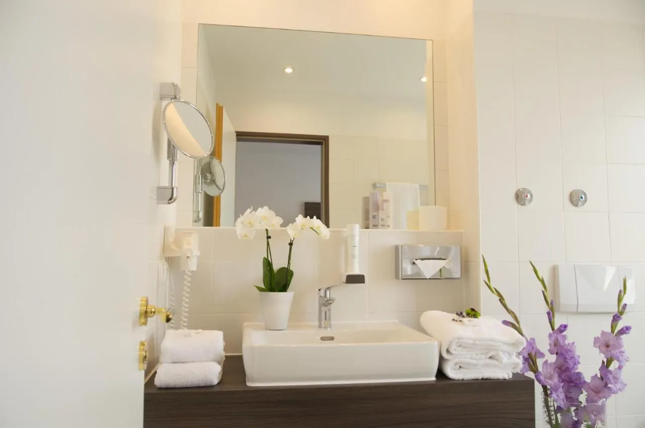 ***  Lizz Hotel ميونيخ ألمانيا